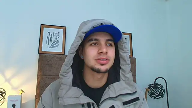 Snapshot of Amadeo_Wild chatting on February 12, 3:49 pm Amadeo Wild online show from February 12, 3:49 pm