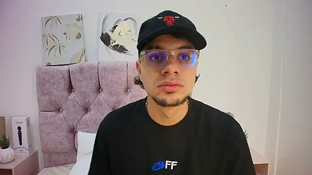Snapshot of Amadeo_Wild chatting on February 6, 12:16 pm Amadeo Wild online show from February 6, 12:16 pm