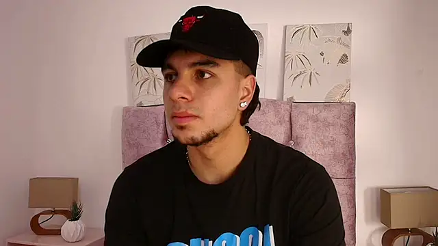 Snapshot of Amadeo_Wild chatting on February 8, 3:00 pm Amadeo Wild online show from February 8, 3:00 pm