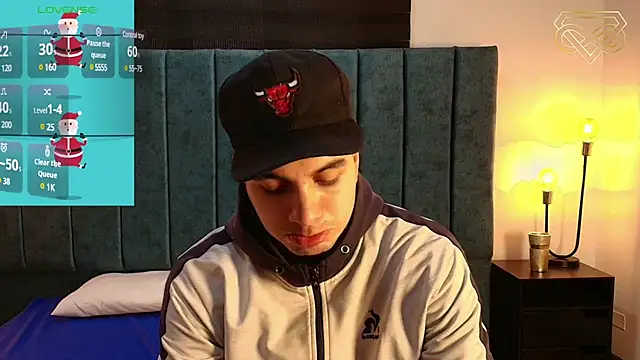 Snapshot of Amadeo_Wild chatting on December 27, 3:27 pm Amadeo Wild online show from December 27, 3:27 pm