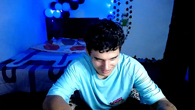 Snapshot of freddy_romas chatting on October 20, 3:43 am freddy romas online show from October 20, 3:43 am