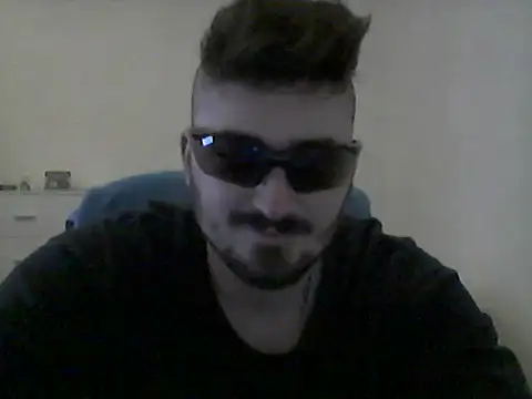 Snapshot of Hkl95555 chatting on December 18, 10:57 pm Hkl95555 online show from December 18, 10:57 pm