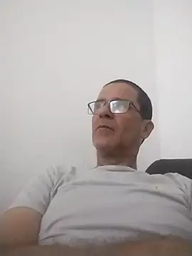 Snapshot of barboza991 chatting on February 22, 3:43 pm barboza991 online show from February 22, 3:43 pm