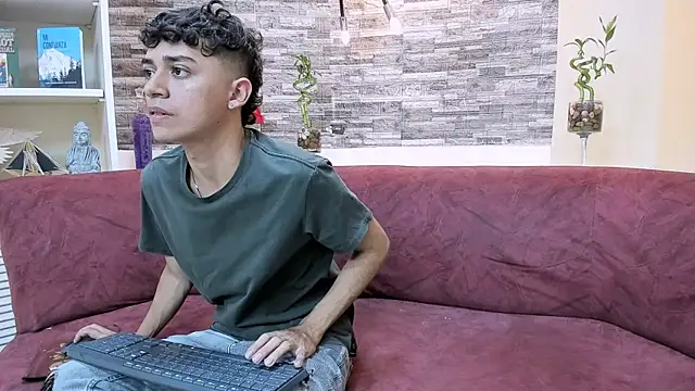 DamiBright online show from February 5, 7:42 pm