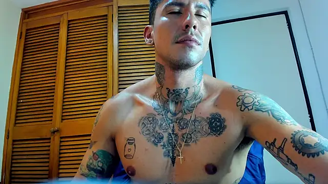 Snapshot of Dylanstonne chatting on March 18, 10:15 pm Dylanstonne online show from March 18, 10:15 pm