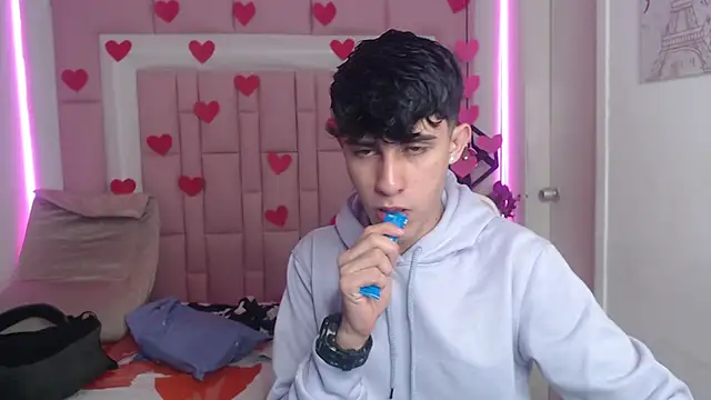 Snapshot of Dyla_n18 chatting on February 15, 11:16 pm Dyla n18 online show from February 15, 11:16 pm