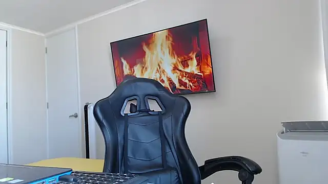 jonhklleyn online show from February 6, 6:49 pm