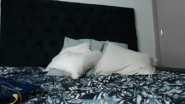 Snapshot of jonhklleyn chatting on September 8, 8:30 pm jonhklleyn online show from September 8, 8:30 pm