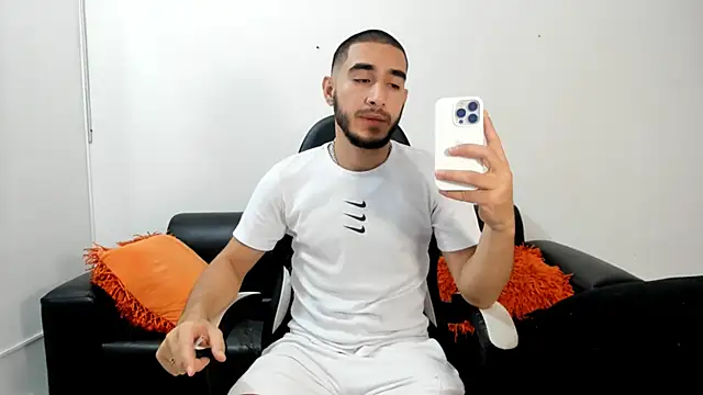 Snapshot of JuanDiegoKing chatting on March 22, 3:41 am JuanDiegoKing online show from March 22, 3:41 am