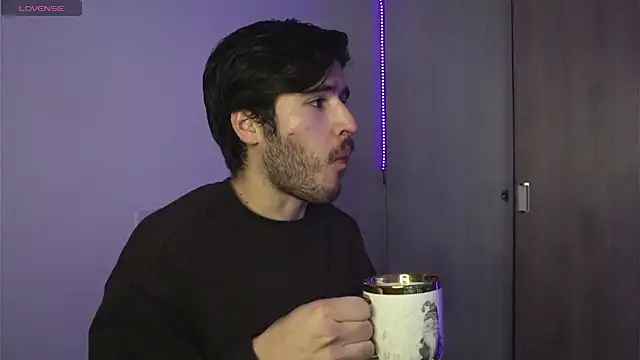 Tony Wylie online show from December 11, 3:04 am