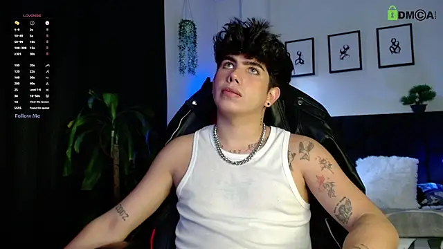 LyleBennett  online show from February 19, 9:44 pm