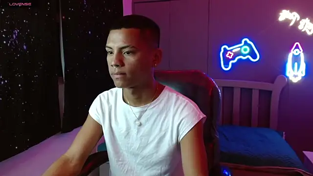 OwenStone  online show from December 15, 7:31 pm