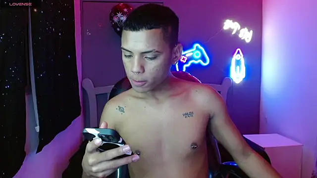 OwenStone  online show from January 6, 8:07 pm