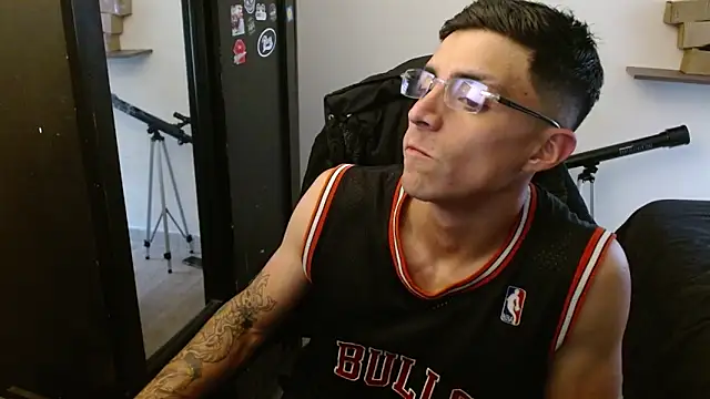 kv   xxx  online show from April 11, 7:50 pm