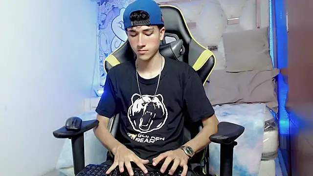 johnny cagee online show from October 31, 3:52 am