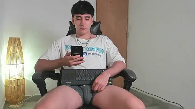 leo030809 online show from June 5, 12:59 am