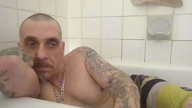 CandiedPompano online show from September 29, 4:33 am