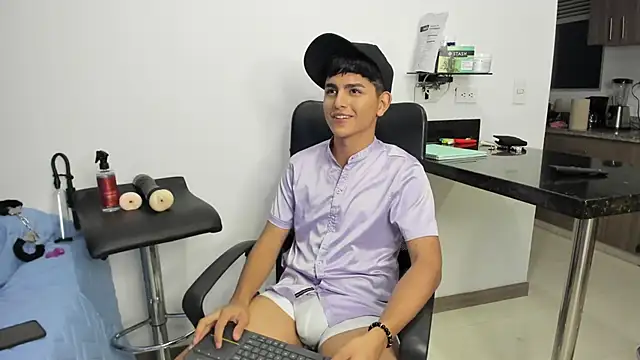 Snapshot of Lyam_ap chatting on January 18, 7:37 am Lyam ap online show from January 18, 7:37 am