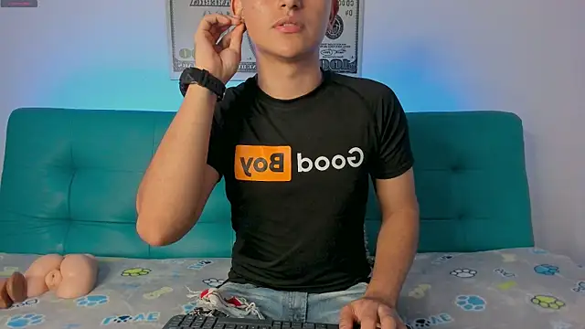 Lyam ap online show from April 10, 3:02 am