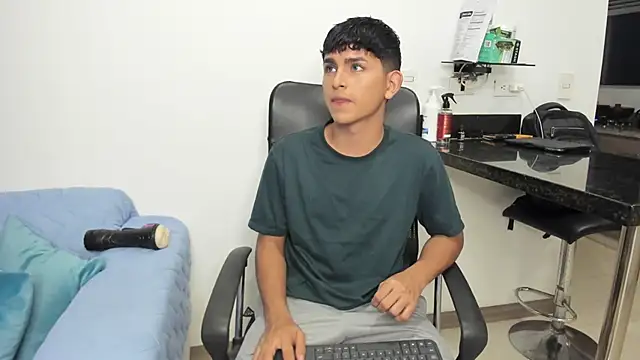 Snapshot of Lyam_ap chatting on February 6, 6:08 am Lyam ap online show from February 6, 6:08 am