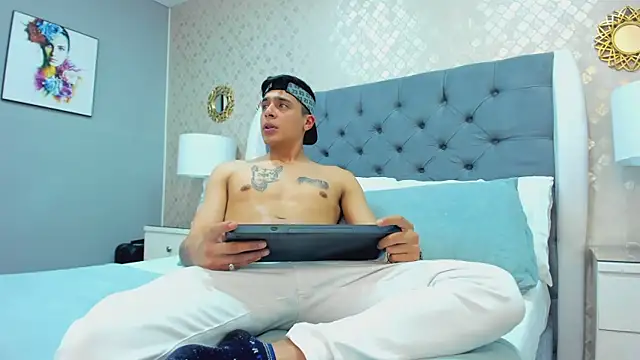 MikeStonnee online show from January 17, 7:42 pm