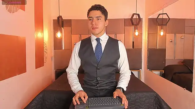 LiamNovak online show from December 17, 12:56 pm