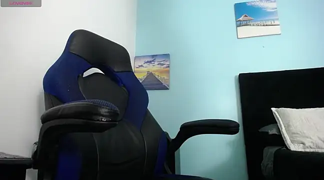 Mike 26  online show from December 5, 4:20 am