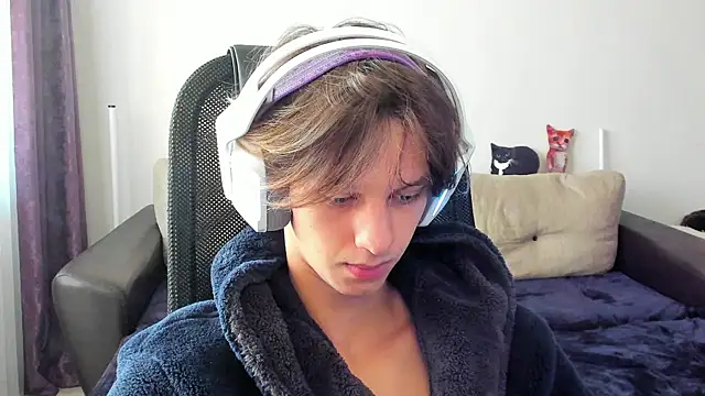 Snapshot of Ostin_meow chatting on October 21, 10:18 am Ostin meow online show from October 21, 10:18 am