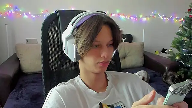 Ostin meow online show from December 14, 7:48 am