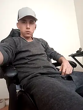 EE9EE9 online show from November 29, 5:15 pm