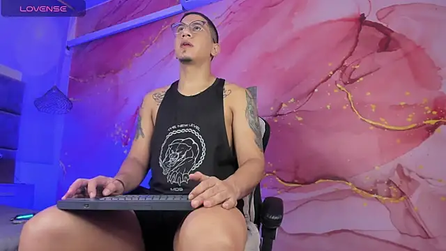 JoshMillerr  online show from April 11, 7:50 pm