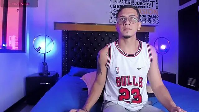 Snapshot of JoshMillerr_ chatting on January 26, 7:41 pm JoshMillerr online show from January 26, 7:41 pm