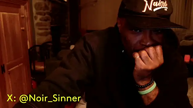 Snapshot of sinnernoir chatting on October 6, 3:22 am sinnernoir online show from October 6, 3:22 am
