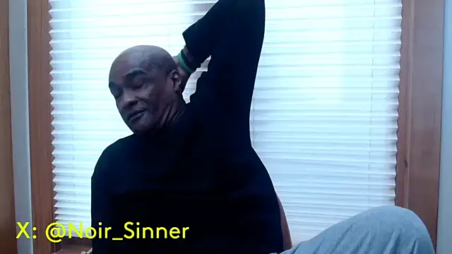 Snapshot of sinnernoir chatting on October 2, 2:21 pm sinnernoir online show from October 2, 2:21 pm