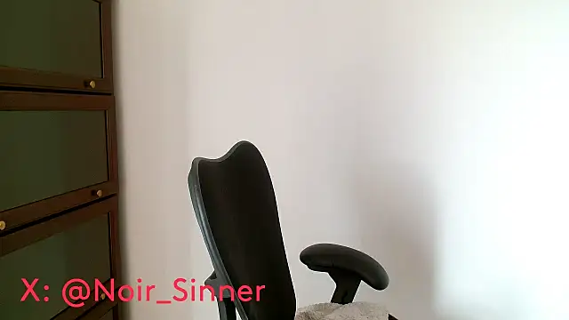 sinnernoir online show from April 18, 7:58 pm