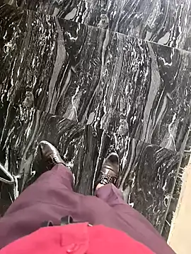 officiallonda01 online show from November 4, 10:05 am