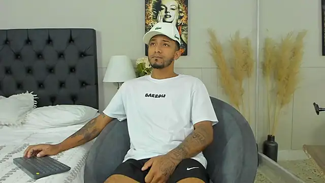 Robin Rief online show from February 12, 3:29 am