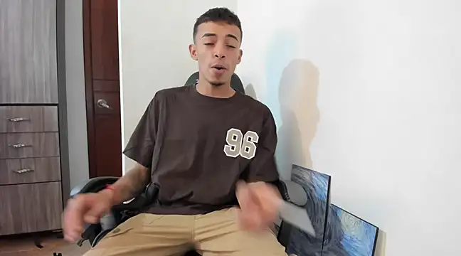 Snapshot of twink_latino5 chatting on March 20, 2:51 am twink latino5 online show from March 20, 2:51 am