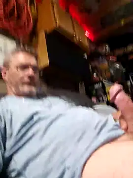 tileguyyy online show from September 17, 5:41 am