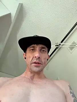 JuicyFuckinPussy online show from April 9, 6:03 pm