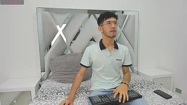 Ian Thompson online show from January 6, 12:24 pm