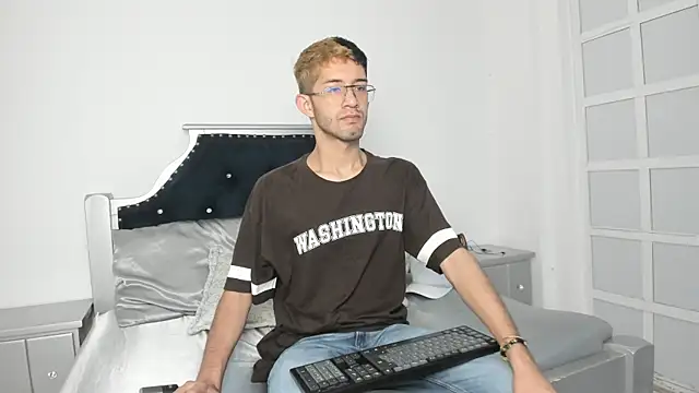 Ian Thompson online show from February 28, 11:25 am