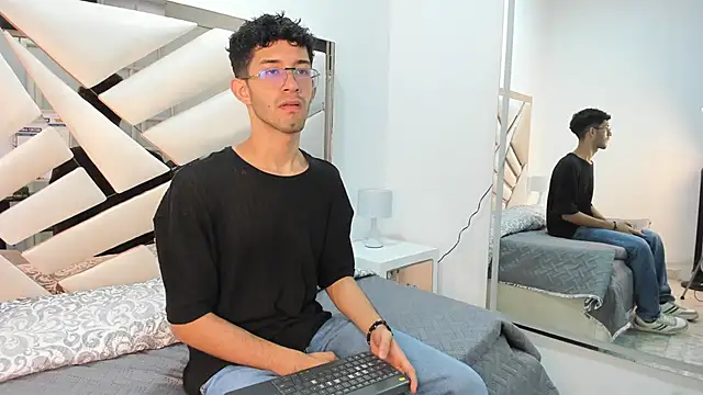 Ian Thompson online show from January 16, 11:37 am