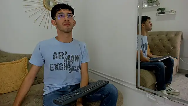 Ian Thompson online show from December 28, 8:15 pm