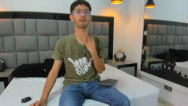 Ian Thompson online show from January 23, 11:37 am