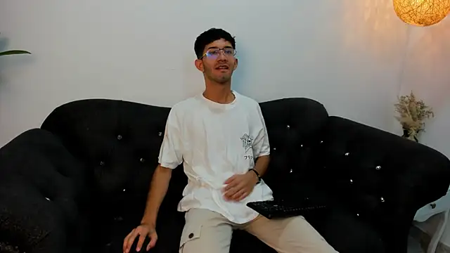 Ian Thompson online show from January 12, 11:50 am