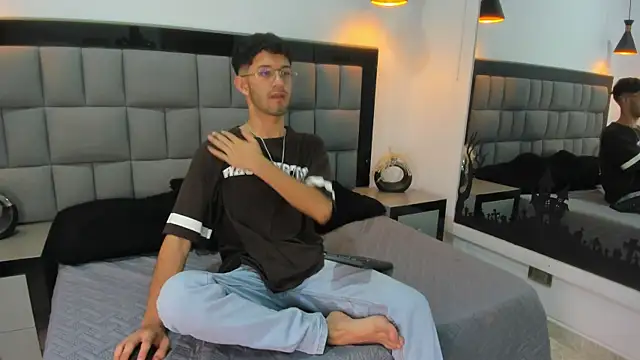 Ian Thompson online show from January 22, 11:56 am