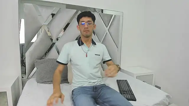 Ian Thompson online show from January 29, 7:32 pm