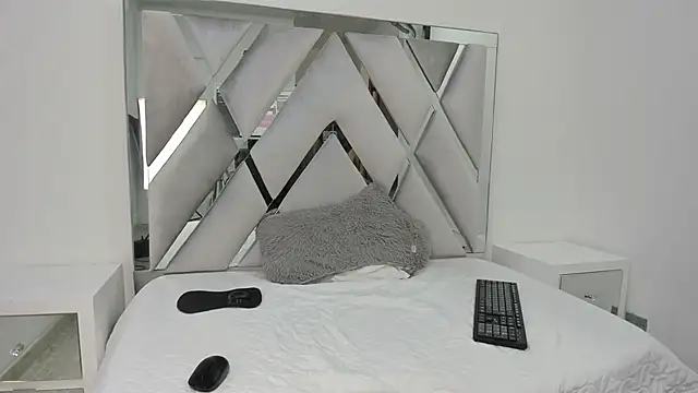 Ian Thompson online show from March 1, 3:49 pm