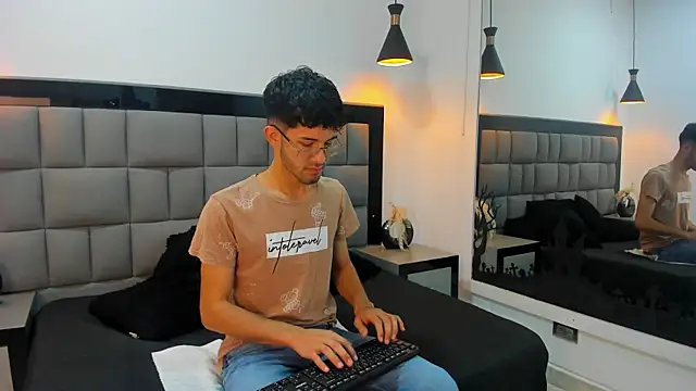 Ian Thompson online show from January 28, 12:00 pm